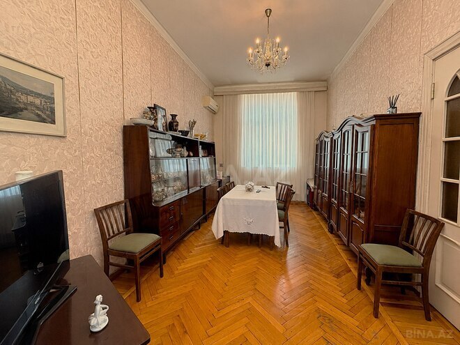 Продаётся 2-комн. вторичка 60 м², м. Низами, photo 3 from 8