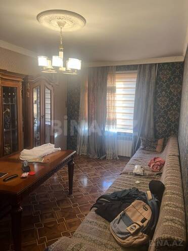 Продаётся 2-комн. вторичка 60 м², м. Кара Караев, photo 1 from 9