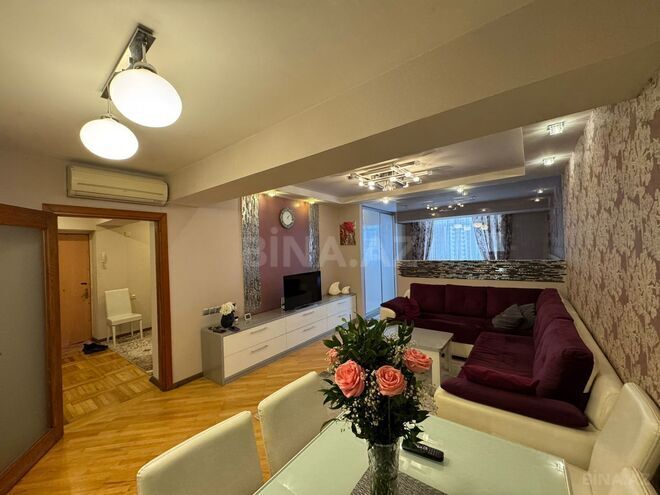 Продаётся 3-комн. вторичка 90 м², м. Низами, photo 1 from 13