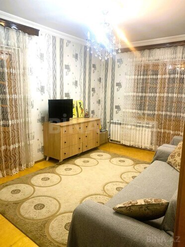 Продаётся 2-комн. вторичка 70 м², м. Ази Асланов, photo 1 from 13