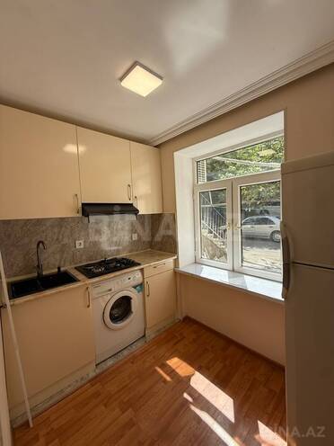Satılır 2 otaqlı köhnə tikili 60 m², İnşaatçılar m., photo 13 from 32