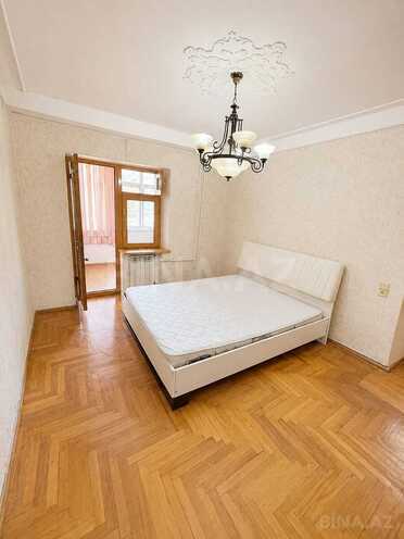 Satılır 2 otaqlı köhnə tikili 55 m², Neftçilər m., photo 1 from 10