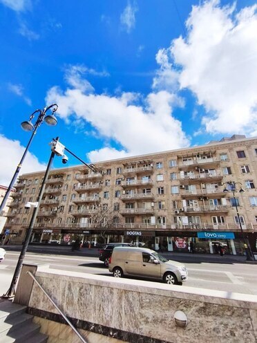 Satılır 3 otaqlı köhnə tikili 75 m², Elmlər Akademiyası m., photo 1 from 21
