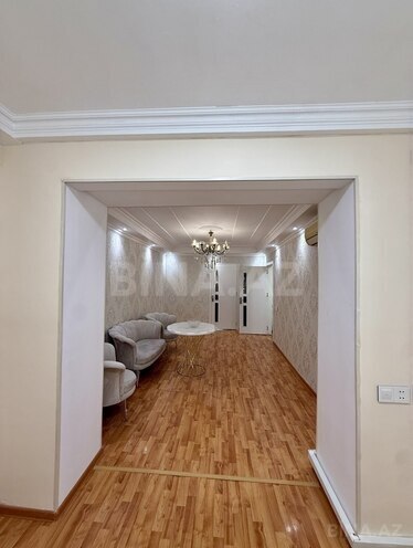 Satılır 2 otaqlı köhnə tikili 60 m², İnşaatçılar m., photo 1 from 13