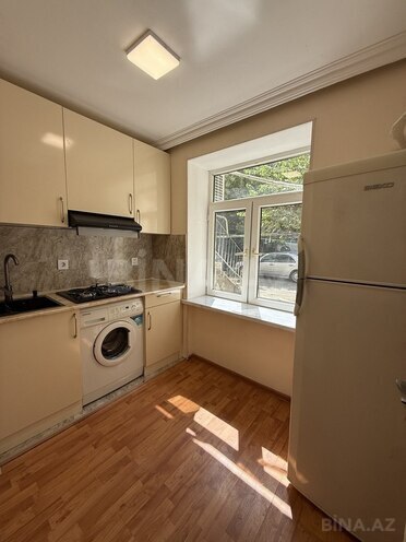 Satılır 2 otaqlı köhnə tikili 60 m², İnşaatçılar m., photo 7 from 13