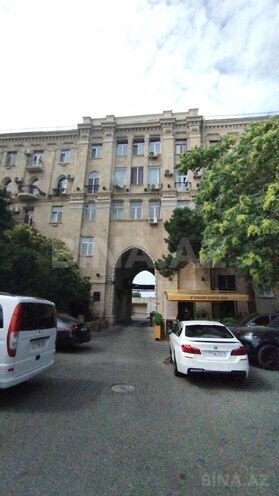 Satılır 3 otaqlı köhnə tikili 75 m², Elmlər Akademiyası m., photo 1 from 26