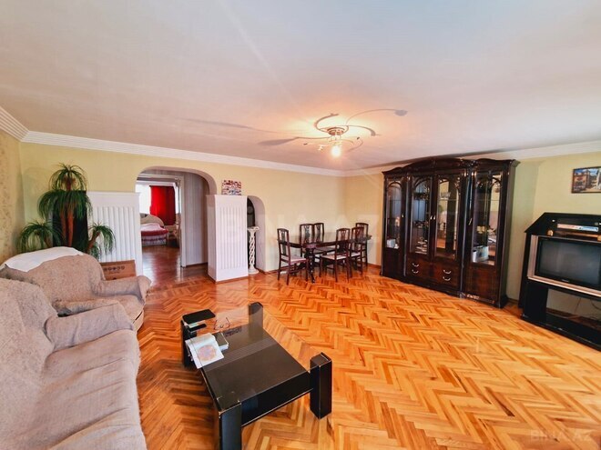 Сдаётся 2-комн. вторичка 70 м², м. Гянджлик, photo 1 from 12