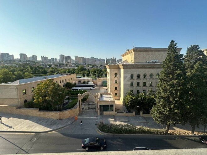 Продаётся 3-комн. вторичка 100 м², м. Низами, photo 1 from 20