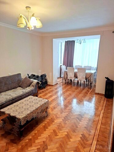 Satılır 3 otaqlı köhnə tikili 65 m², Elmlər Akademiyası m., photo 1 from 8