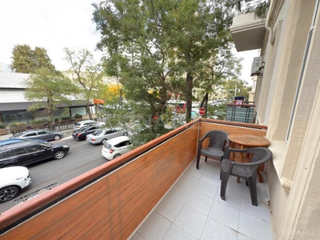 Satılır 2 otaqlı köhnə tikili 51 m², 28 May m., photo 3 from 12