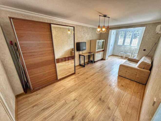 Satılır 2 otaqlı köhnə tikili 55 m², İnşaatçılar m., photo 1 from 15