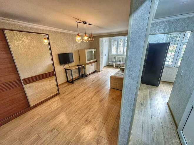 Satılır 2 otaqlı köhnə tikili 55 m², İnşaatçılar m., photo 3 from 15