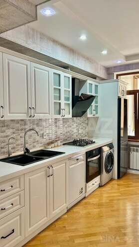 Сдаётся 3-комн. новостройка 130 м², м. Иншаатчылар, photo 13 from 29
