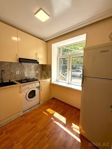 Satılır 2 otaqlı köhnə tikili 60 m², İnşaatçılar m., photo 11 from 29