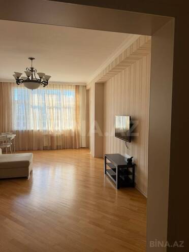 Сдаётся 3-комн. новостройка 90 м², м. Низами, photo 1 from 9
