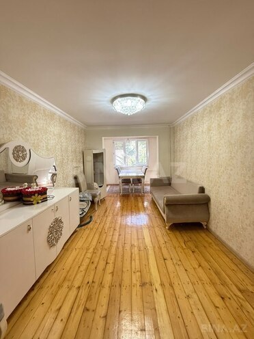 Продаётся 3-комн. вторичка 70 м², м. Нефтчиляр, photo 1 from 19