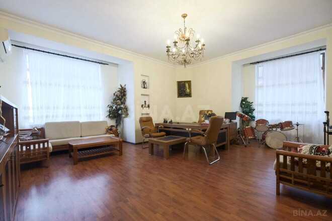 Продаётся 7-комн. офис 167 м², м. Элмляр Академиясы, photo 1 from 19