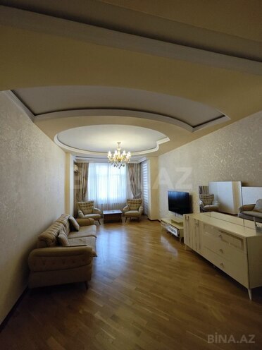 Сдаётся 3-комн. новостройка 130 м², м. Низами, photo 1 from 22