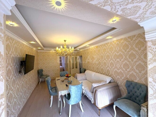 Продаётся 2-комн. вторичка 65 м², м. Низами, photo 3 from 15