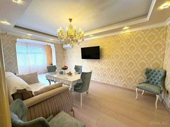 Продаётся 2-комн. вторичка 65 м², м. Низами, photo 1 from 15