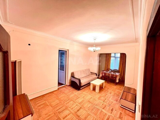 Сдаётся 2-комн. вторичка 70 м², Бинагадинский р., photo 1 from 12