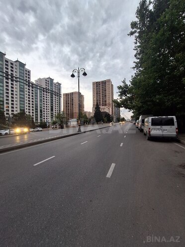 Satılır 2 otaqlı köhnə tikili 46 m², İnşaatçılar m., photo 1 from 26