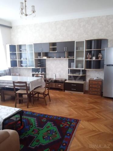 Продаётся 2-комн. вторичка 80 м², м. Низами, photo 3 from 18
