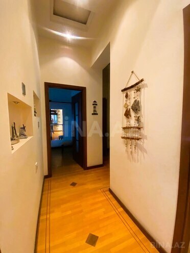 Satılır 4 otaqlı köhnə tikili 120 m², Sahil m., photo 7 from 16