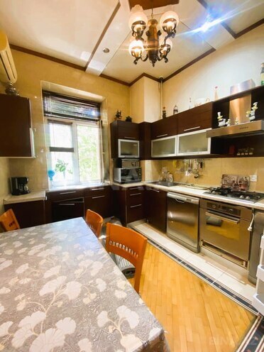 Satılır 4 otaqlı köhnə tikili 120 m², Sahil m., photo 6 from 16