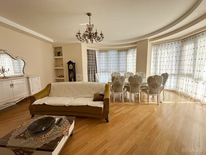 Сдаётся 3-комн. новостройка 160 м², м. Низами, photo 1 from 28