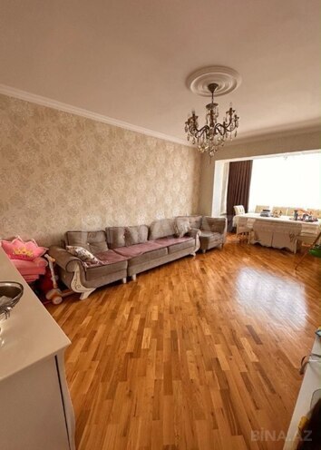 Продаётся 3-комн. вторичка 80 м², м. Кара Караев, photo 1 from 14
