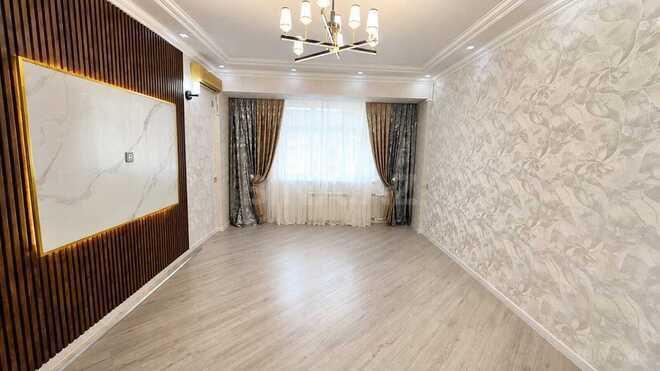 Продаётся 3-комн. вторичка 65 м², м. Нефтчиляр, photo 1 from 13