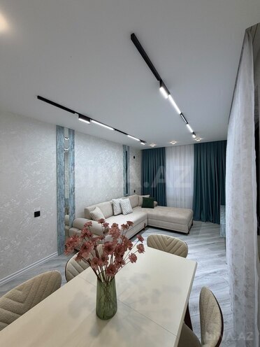 Продаётся 2-комн. вторичка 65 м², Хатаинский р., photo 1 from 18