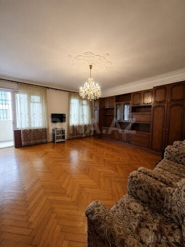 Satılır 4 otaqlı köhnə tikili 110 m², Gənclik m., photo 1 from 19