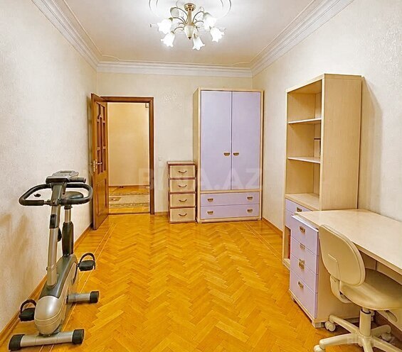 Продаётся 3-комн. вторичка 135 м², м. Кара Караев, photo 4 from 18