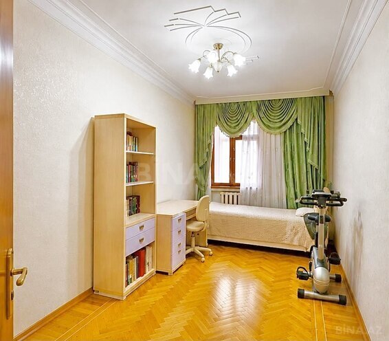 Продаётся 3-комн. вторичка 135 м², м. Кара Караев, photo 6 from 18