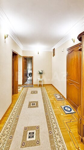 Продаётся 3-комн. вторичка 135 м², м. Кара Караев, photo 3 from 18