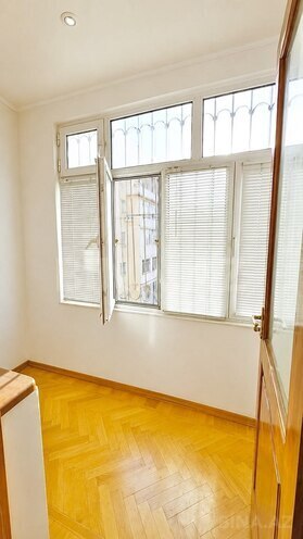 Продаётся 3-комн. вторичка 135 м², м. Кара Караев, photo 8 from 18