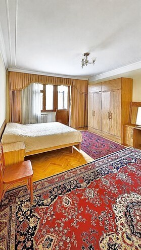 Продаётся 3-комн. вторичка 135 м², м. Кара Караев, photo 7 from 18