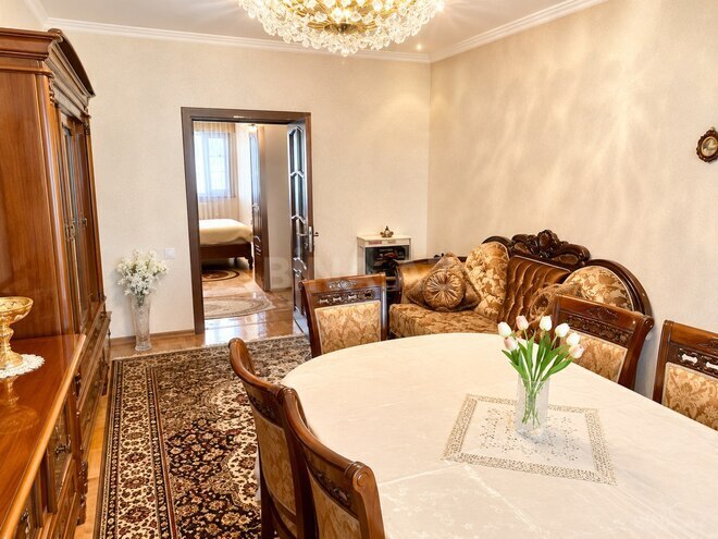 Satılır 3 otaqlı köhnə tikili 75 m², Qara Qarayev m., photo 1 from 31