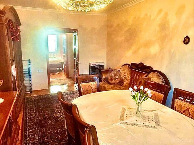 Продаётся 3-комн. вторичка 75 м², м. Кара Караев, photo 3 from 15
