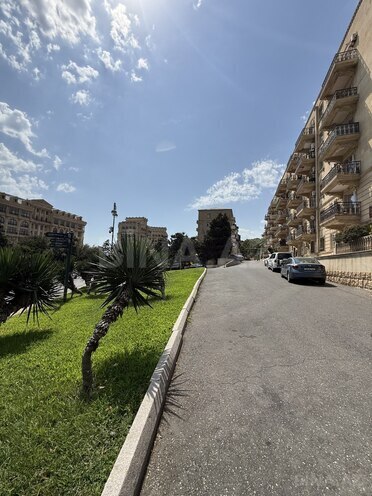 Продаётся 3-комн. вторичка 72 м², м. Ичеришехер, photo 3 from 13