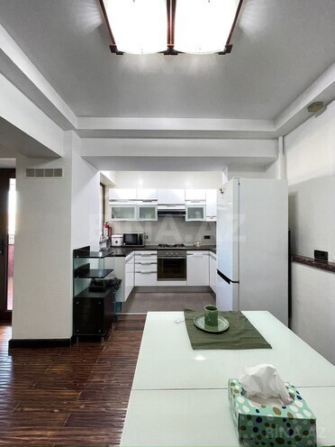 Satılır 3 otaqlı köhnə tikili 125 m², 28 May m., photo 13 from 17