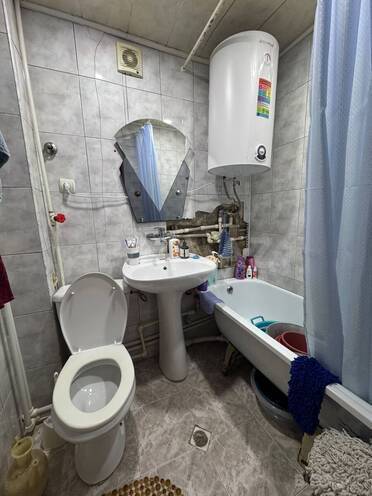 Satılır 2 otaqlı köhnə tikili 55 m², Qara Qarayev m., photo 14 from 18