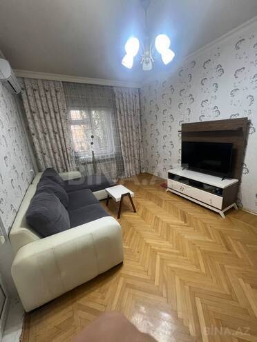 Продаётся 2-комн. вторичка 60 м², м. Кара Караев, photo 1 from 12