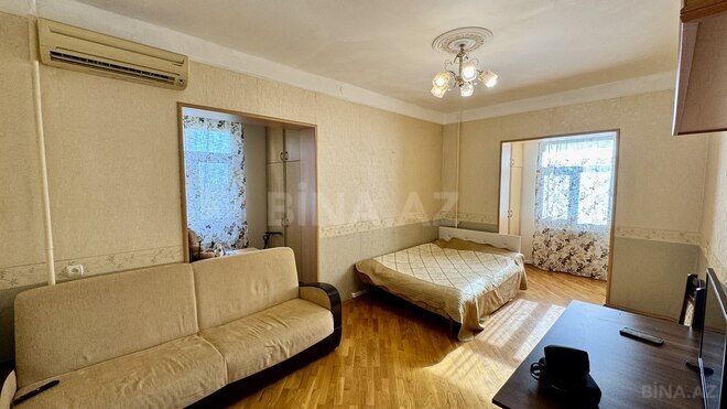 Satılır 1 otaqlı köhnə tikili 45 m², Xalqlar Dostluğu m., photo 3 from 11