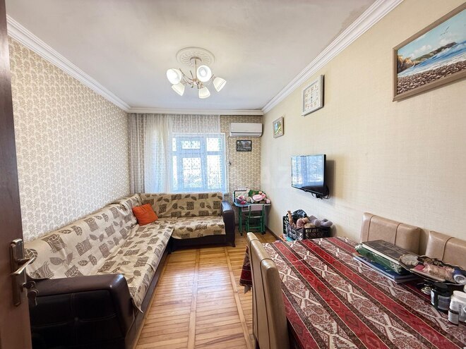 Продаётся 2-комн. вторичка 55 м², м. Нефтчиляр, photo 1 from 16