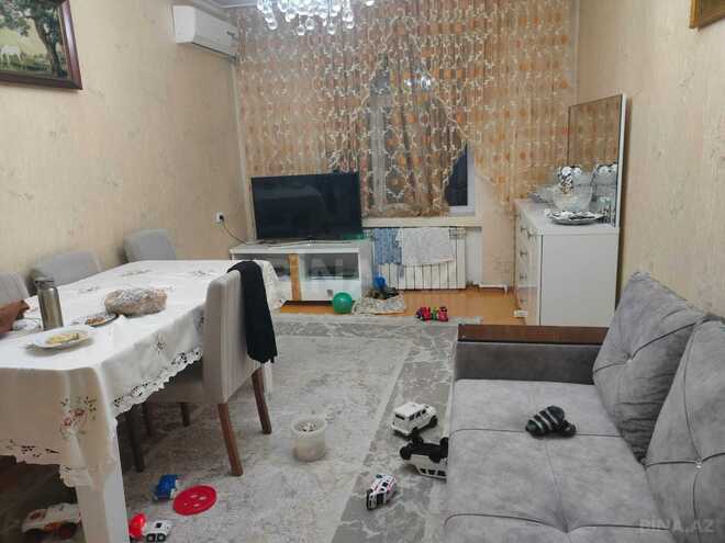 Satılır 3 otaqlı köhnə tikili 74 m², Yeni Günəşli q., photo 1 from 16