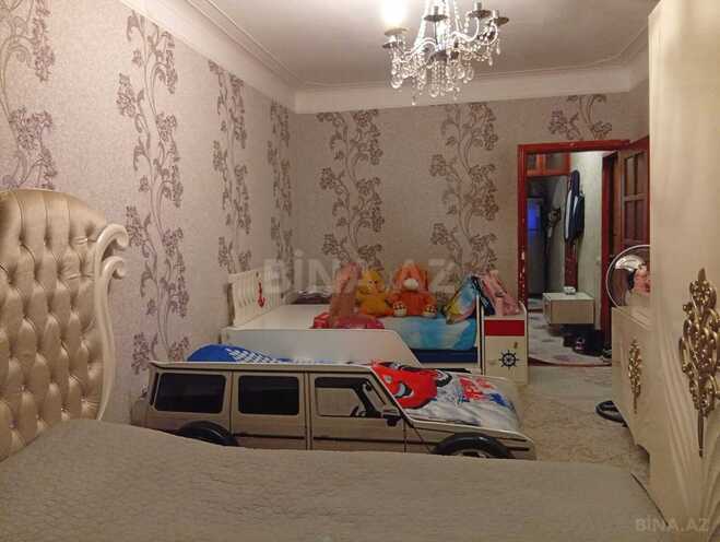 Satılır 1 otaqlı köhnə tikili 45 m², Massiv V q., photo 1 from 11
