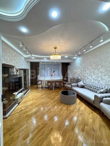 Satılır 3 otaqlı yeni tikili 135 m², 9-cu mikrorayon q., photo 1 from 8